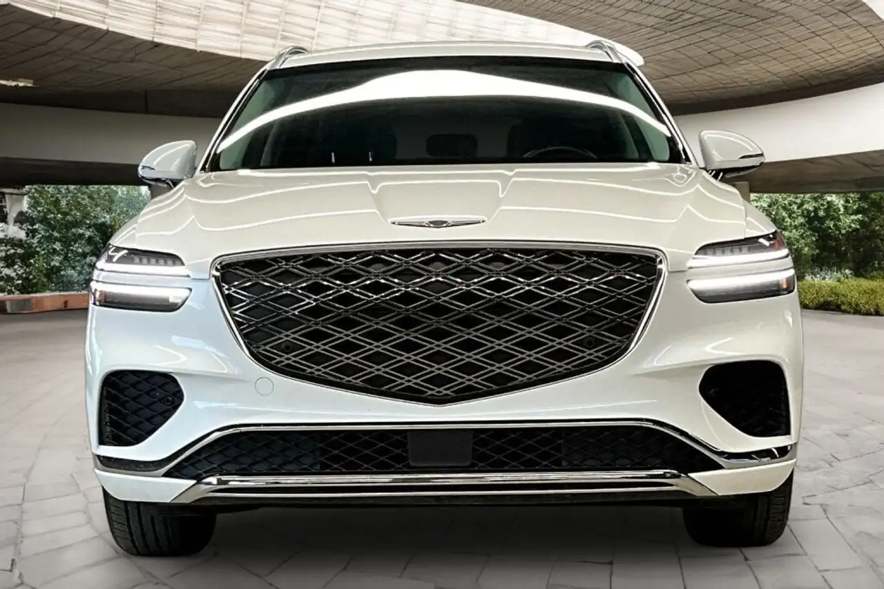 Genesis GV70 - Image 2