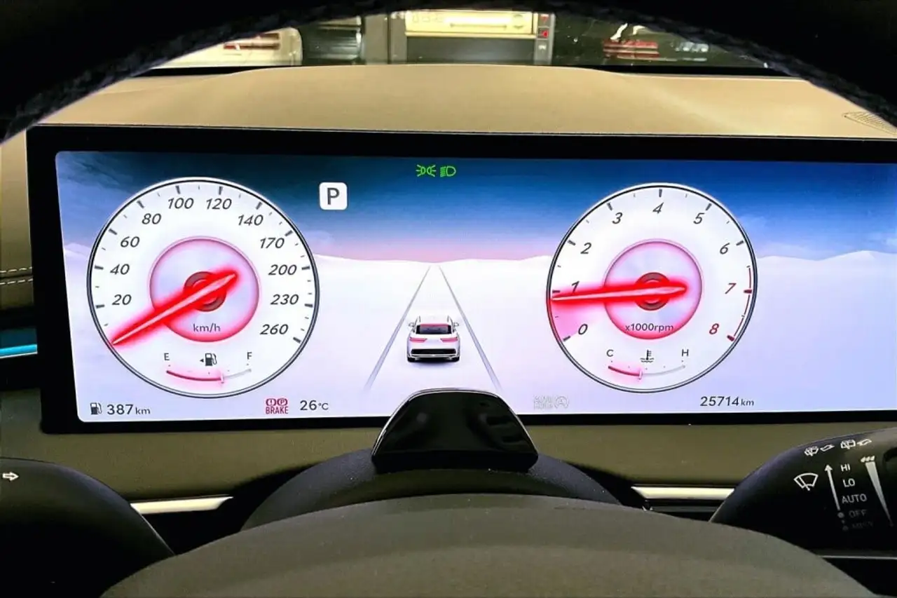 Genesis GV70 - Image 15