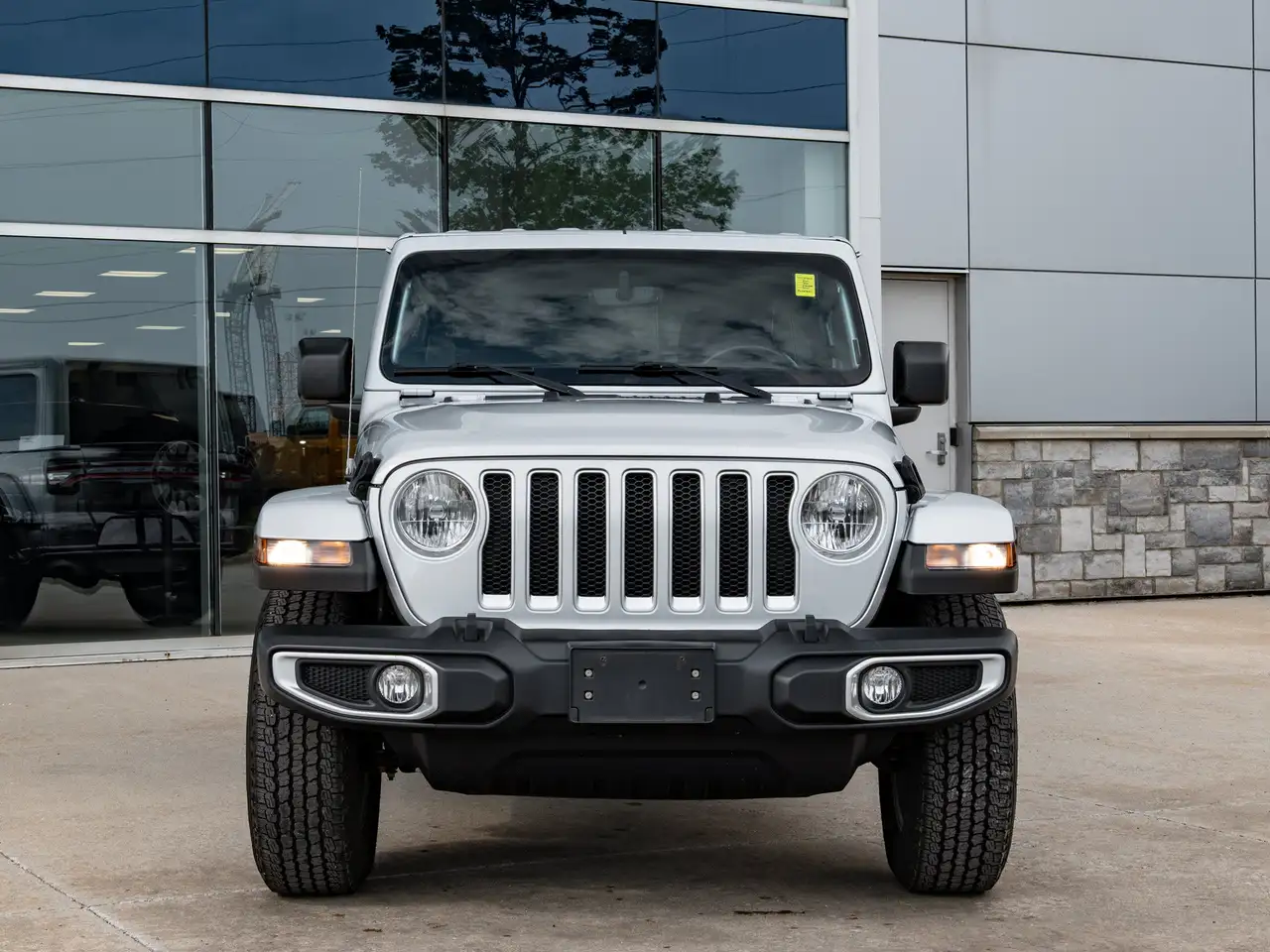 Jeep Wrangler - Image 12