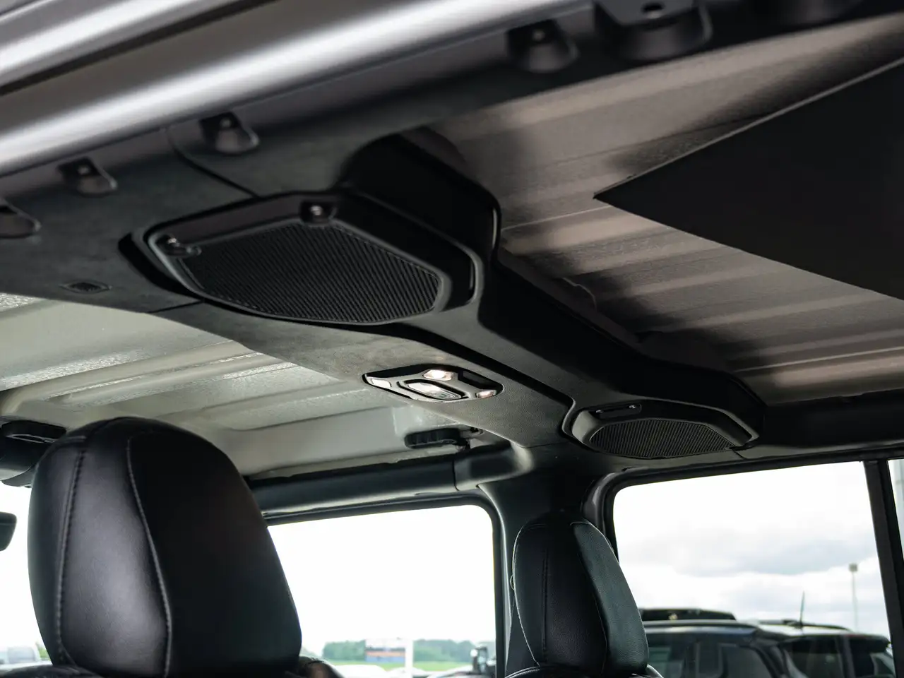 Jeep Wrangler - Image 18