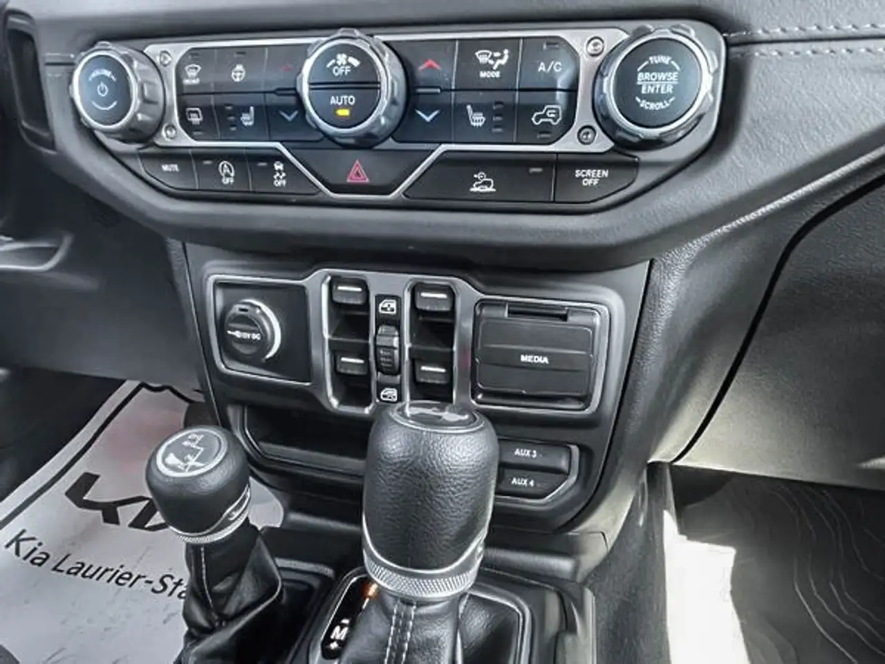 Jeep Wrangler - Image 18