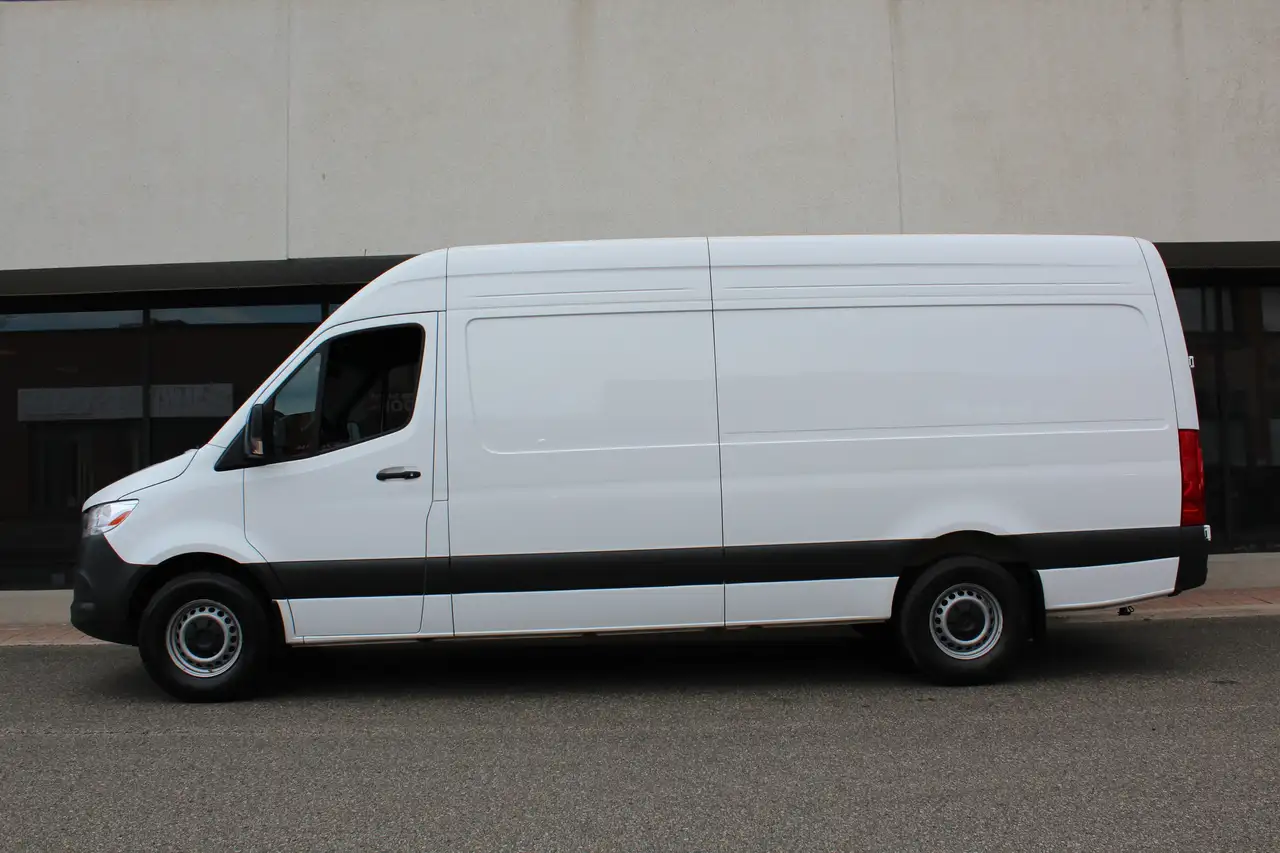 Mercedes-Benz Sprinter - Image 34