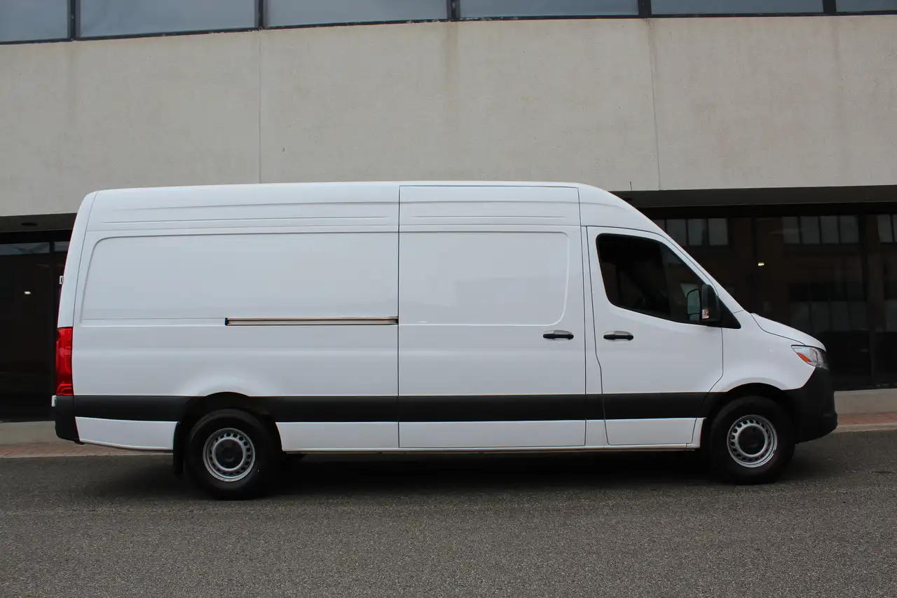 Mercedes-Benz Sprinter - Image 8