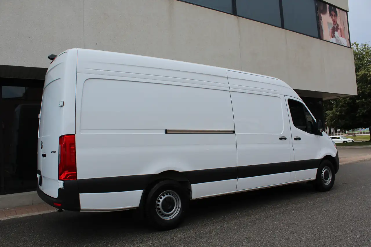 Mercedes-Benz Sprinter - Image 18
