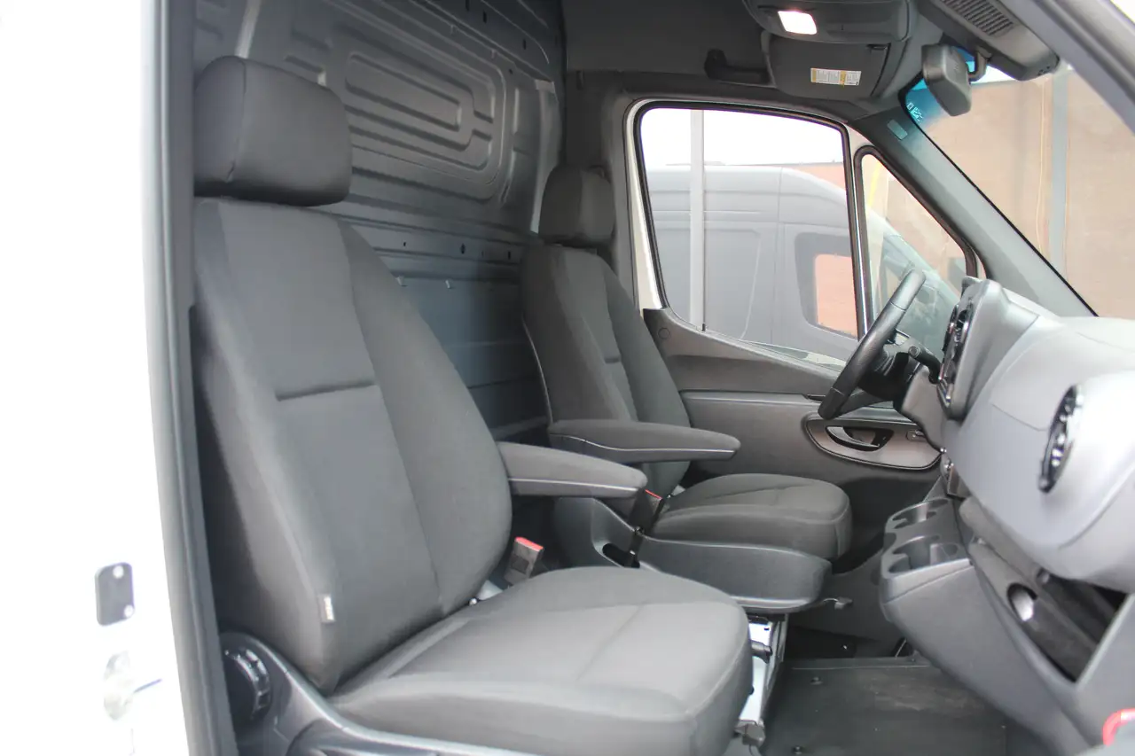 Mercedes-Benz Sprinter - Image 21