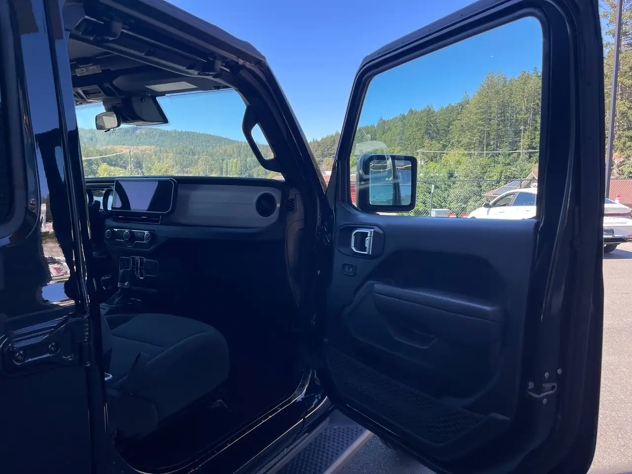 Jeep Wrangler - Image 24
