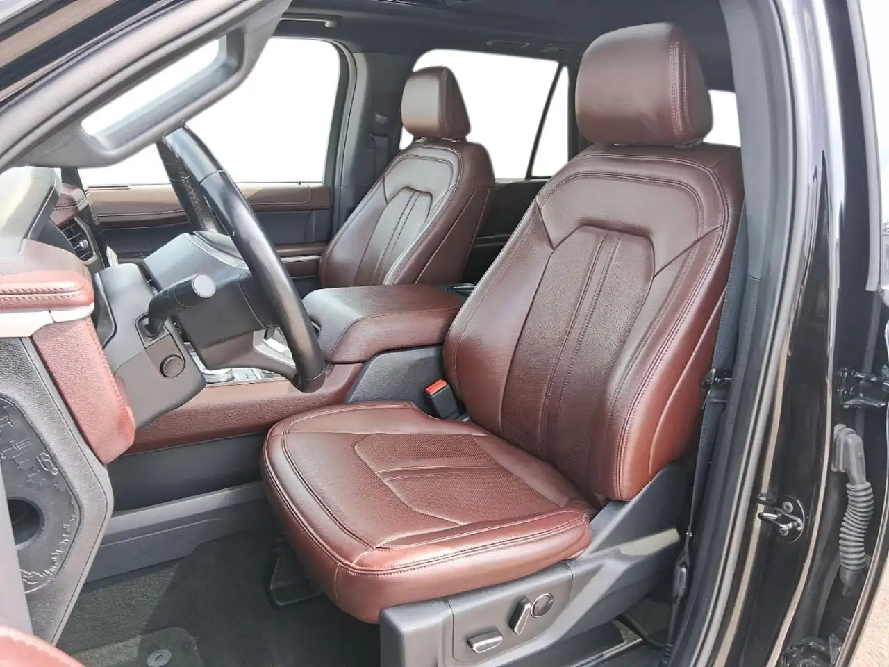 Ford Expedition - Image 8