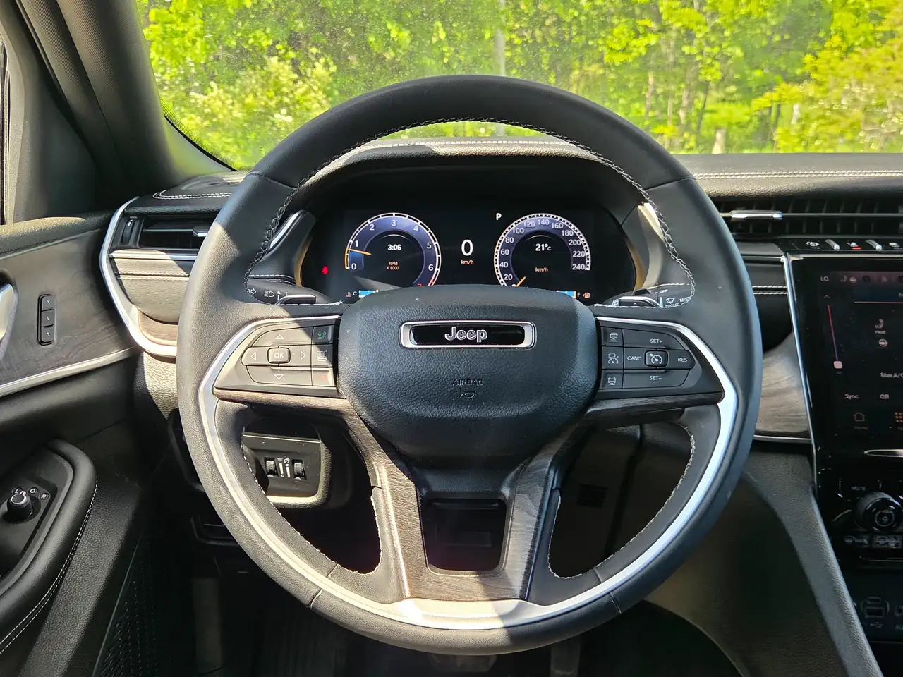 Jeep Grand Cherokee - Image 23