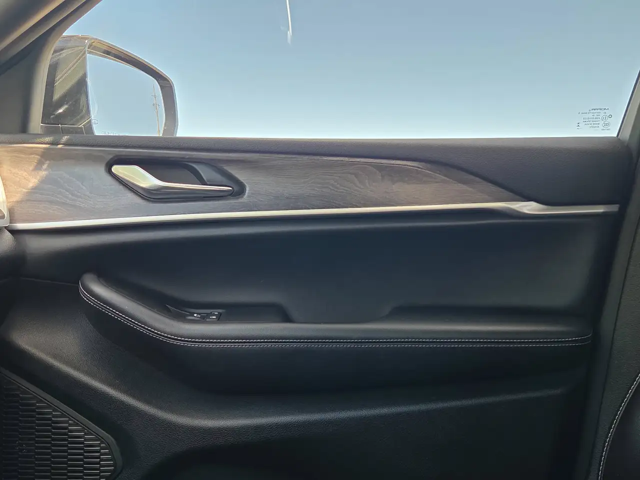 Jeep Grand Cherokee - Image 30