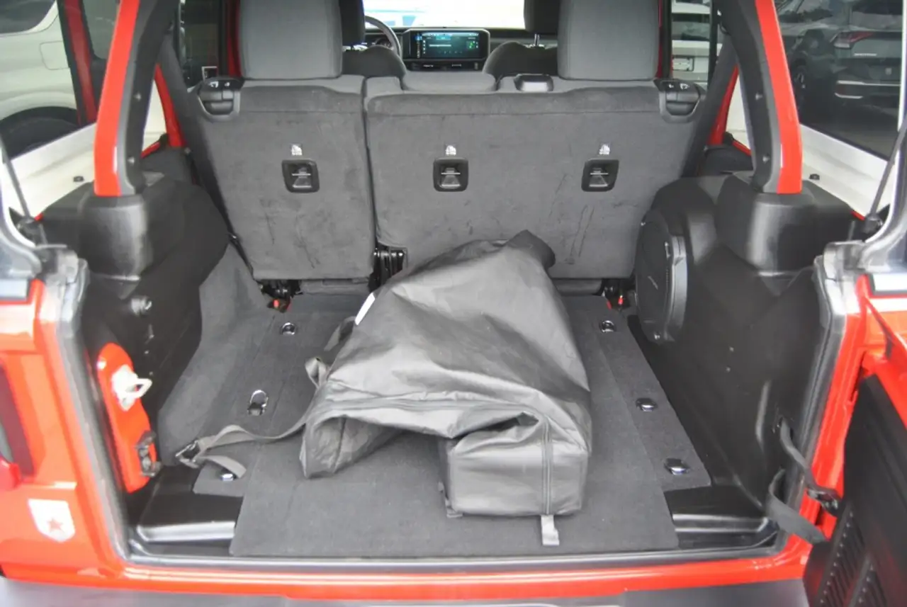 Jeep Wrangler - Image 11
