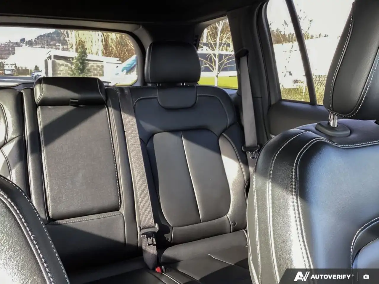 Jeep Grand Cherokee - Image 11