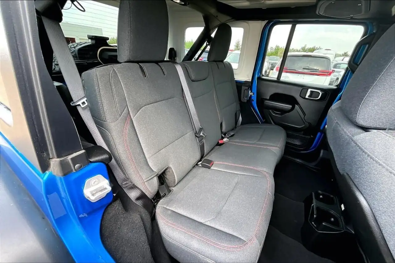 Jeep Wrangler - Image 27
