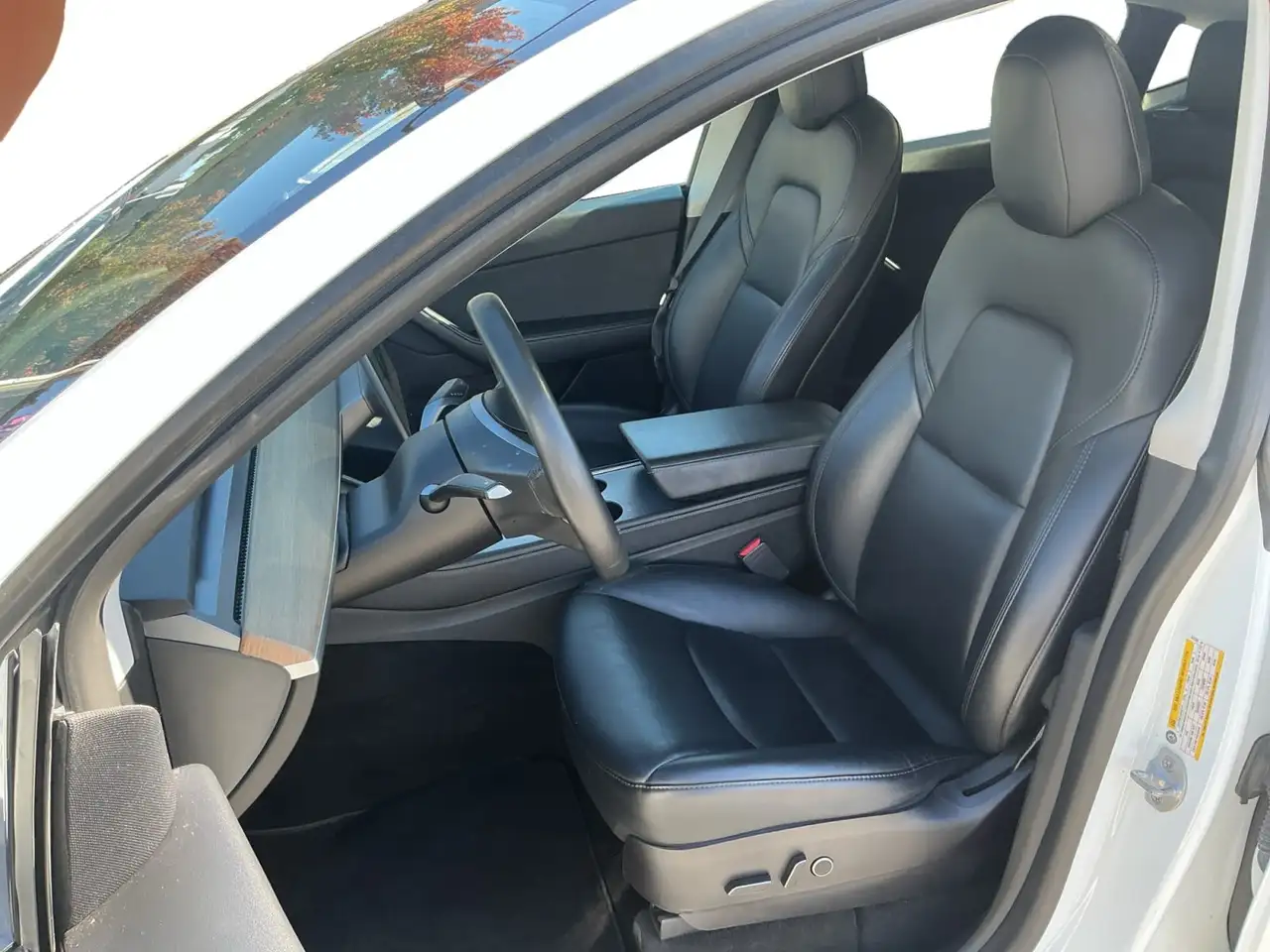 Tesla Model Y - Image 24