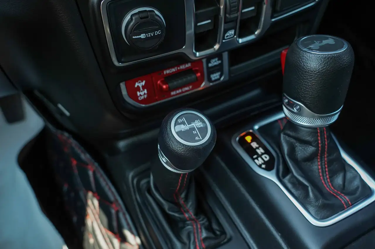 Jeep Wrangler - Image 14