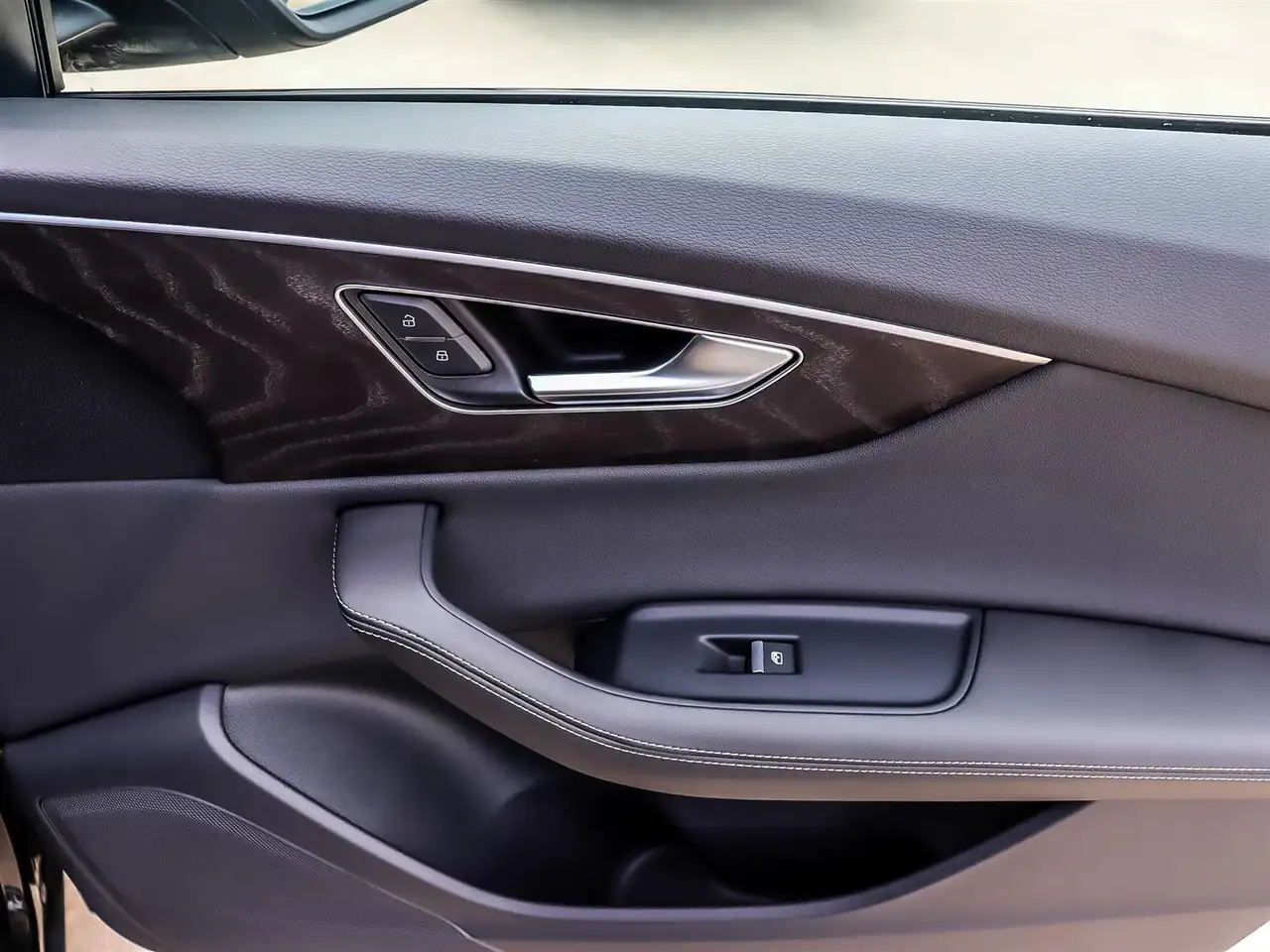 Audi Q8 - Image 13