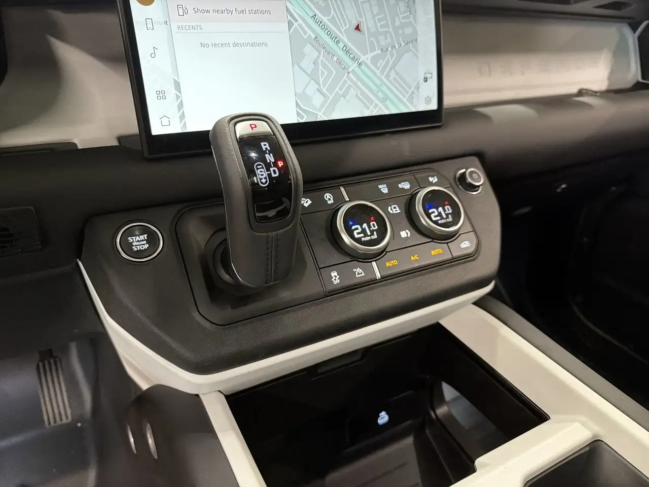 Land Rover Defender - Image 25