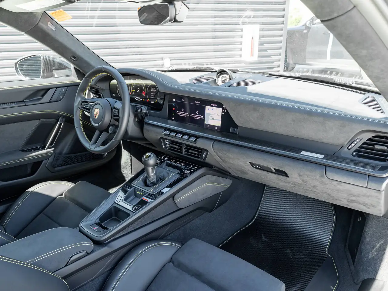 Porsche 911 - Image 25