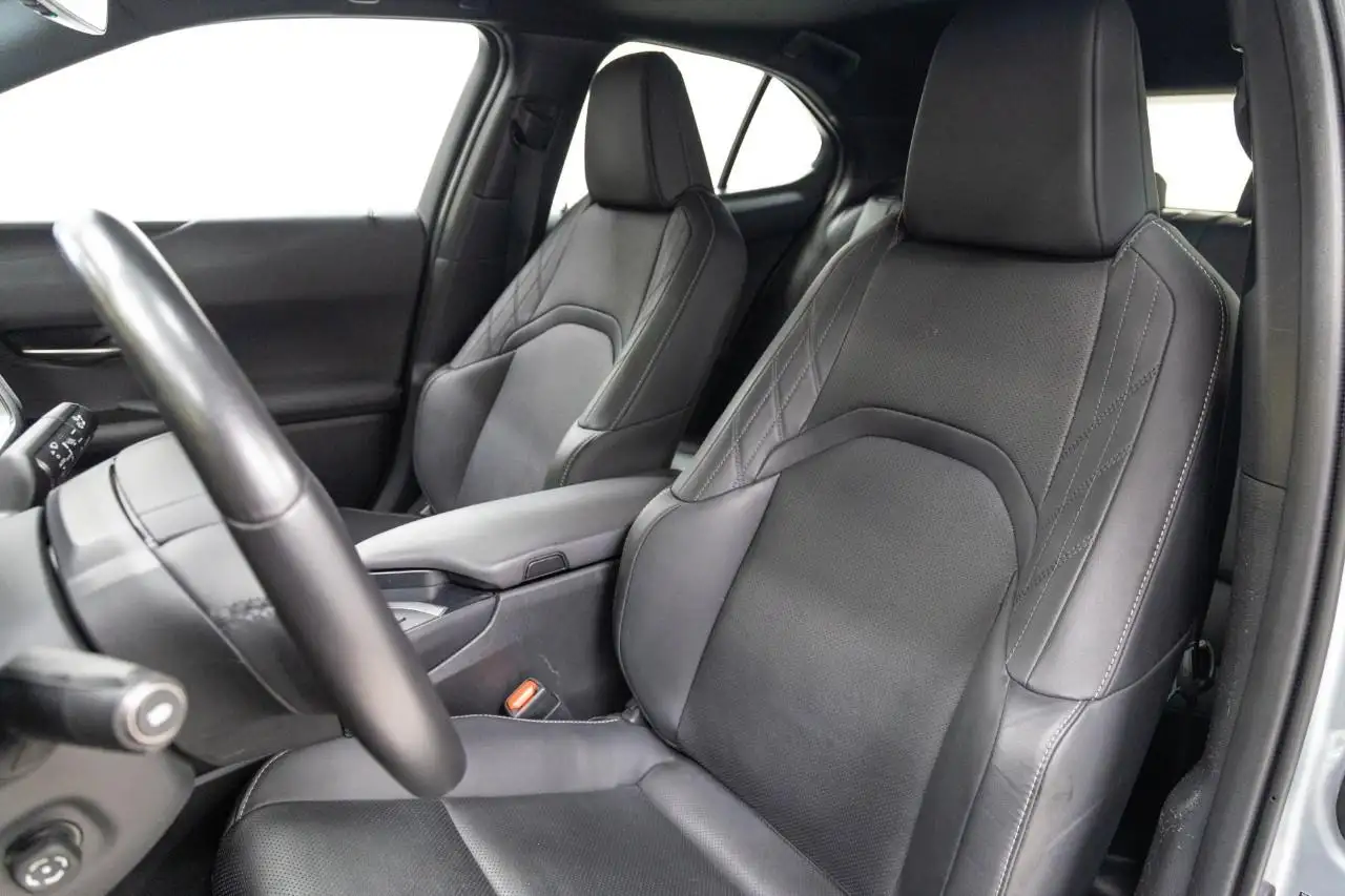Lexus UX 250h - Image 17