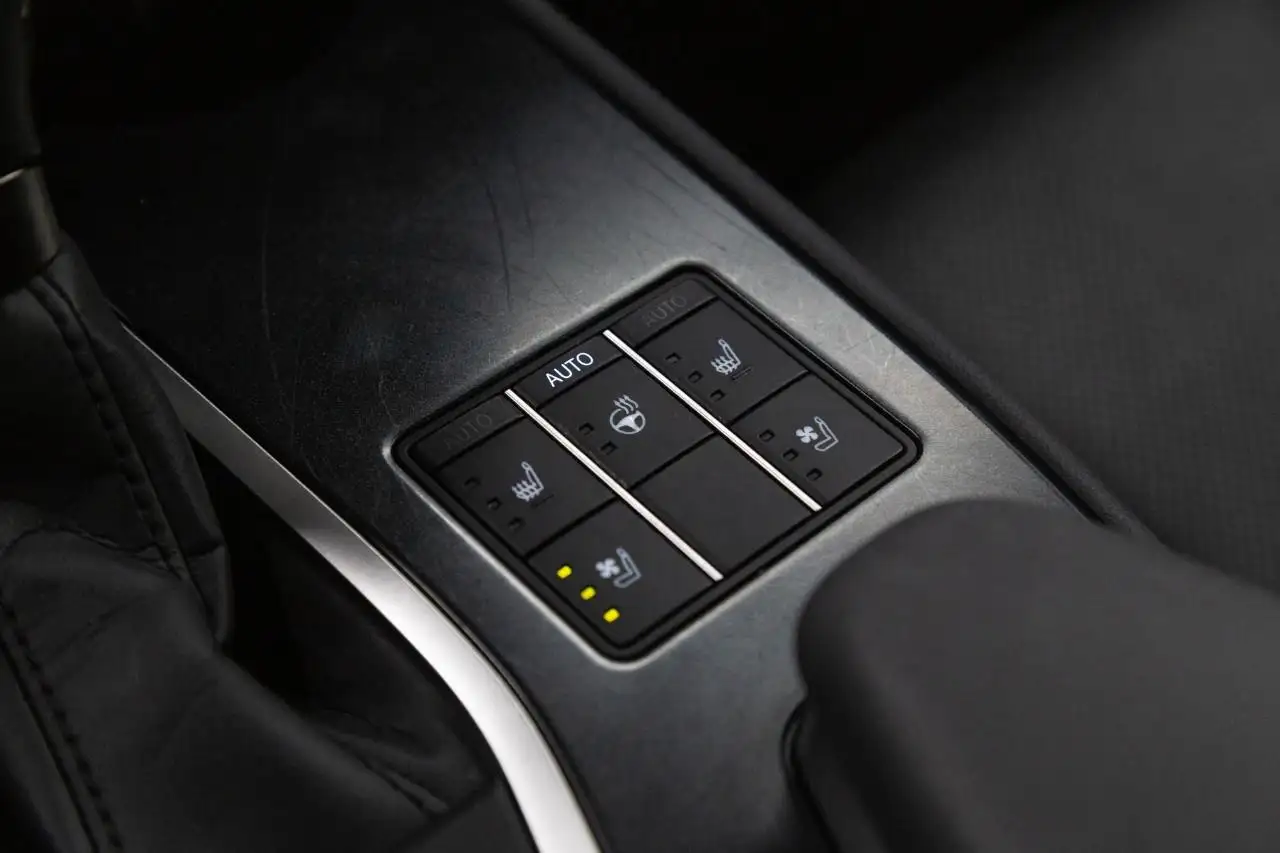 Lexus UX 250h - Image 23