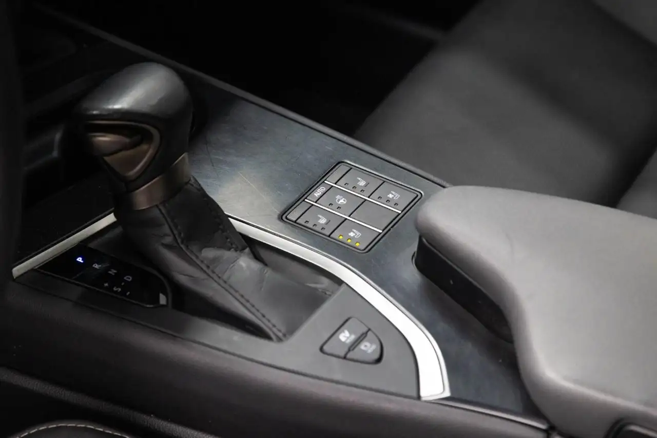 Lexus UX 250h - Image 22