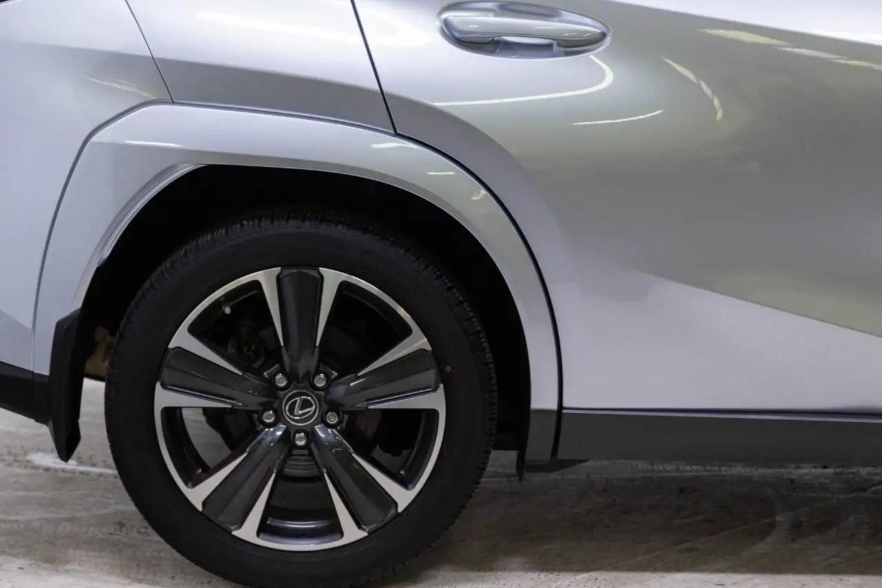 Lexus UX 250h - Image 12