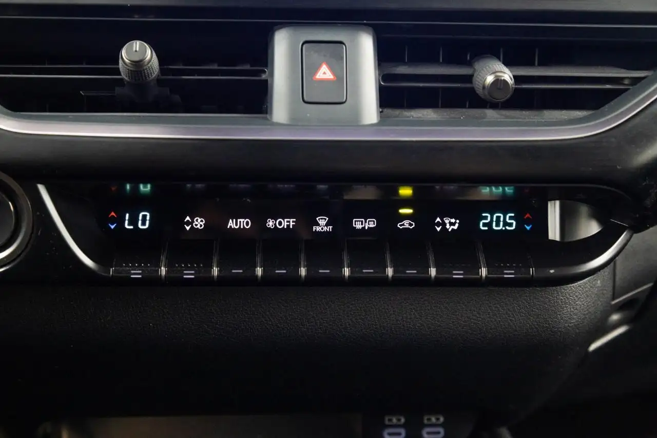 Lexus UX 250h - Image 21