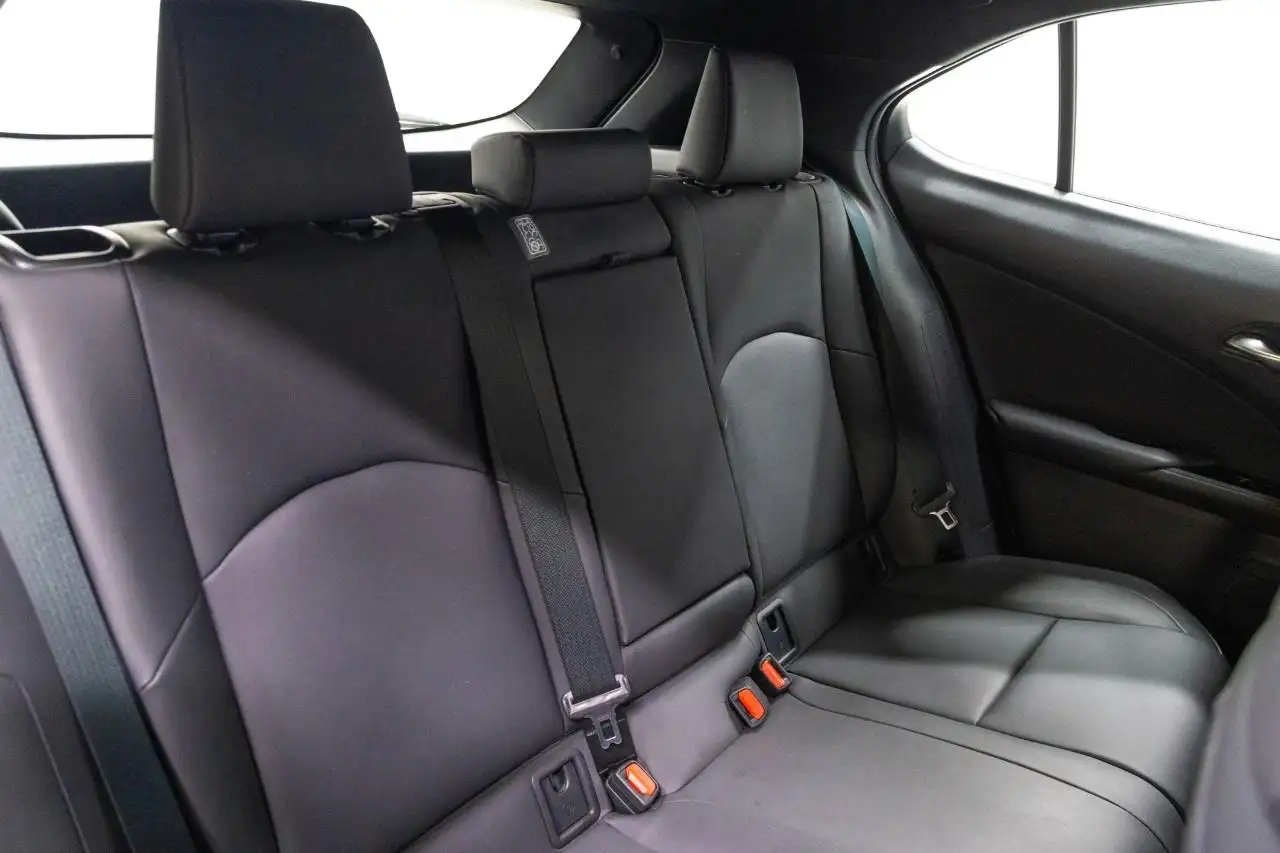Lexus UX 250h - Image 25