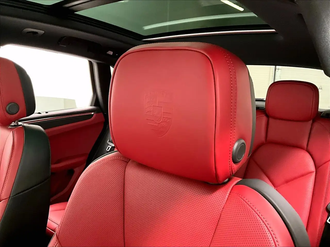 Porsche Macan - Image 13