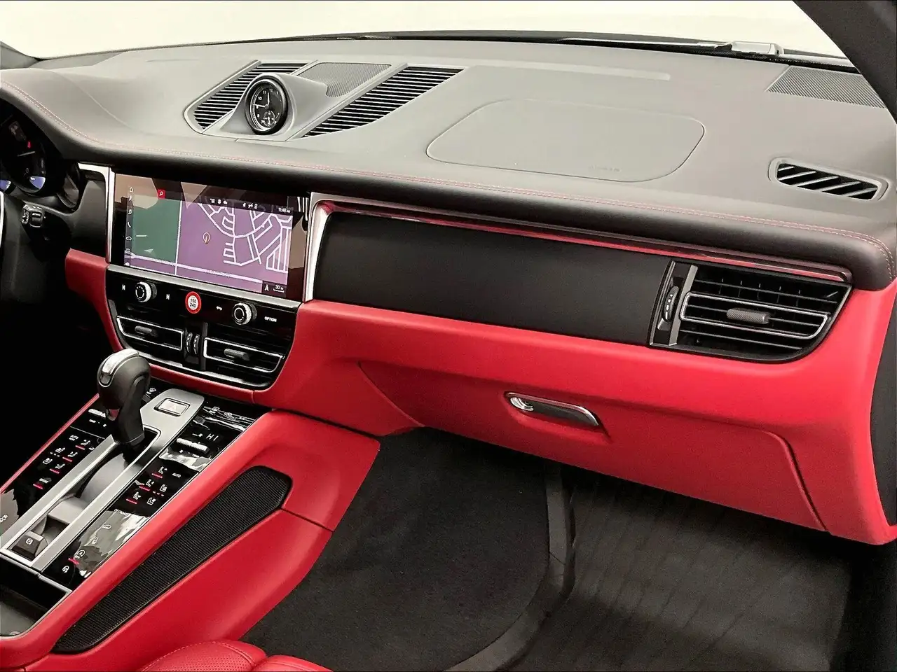 Porsche Macan - Image 27