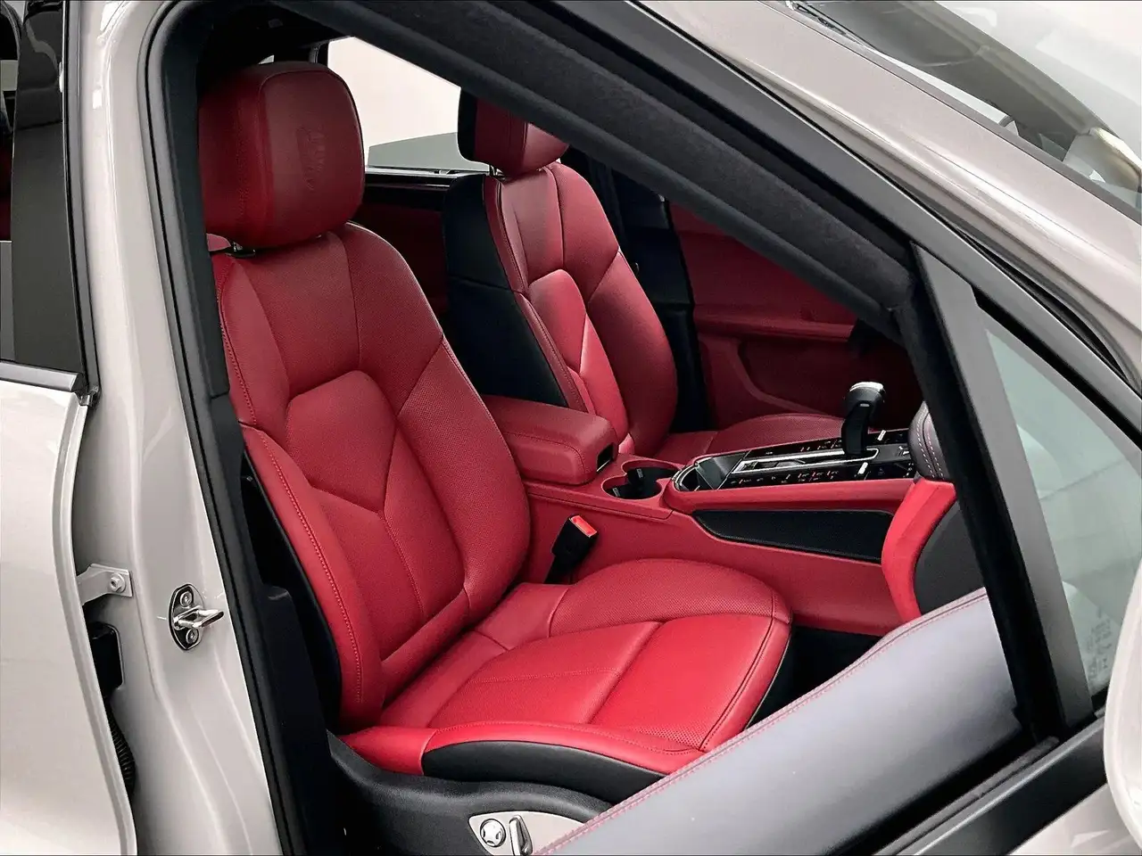 Porsche Macan - Image 14