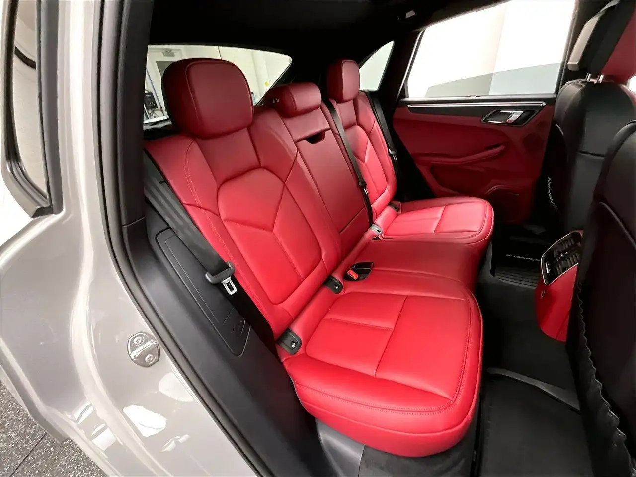 Porsche Macan - Image 16