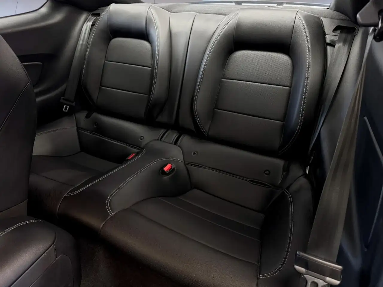 Ford Mustang - Image 30