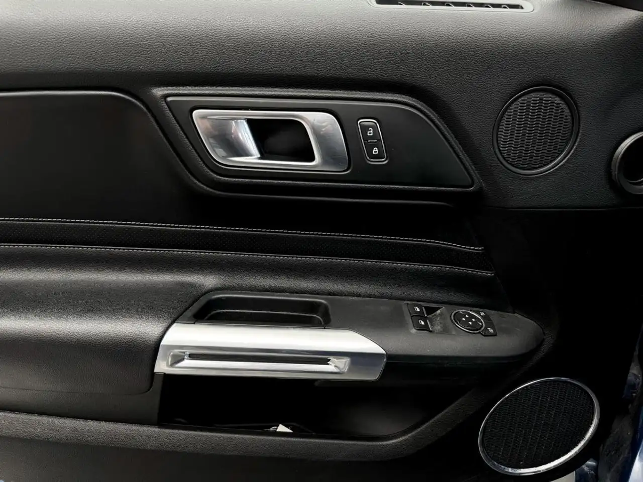 Ford Mustang - Image 27
