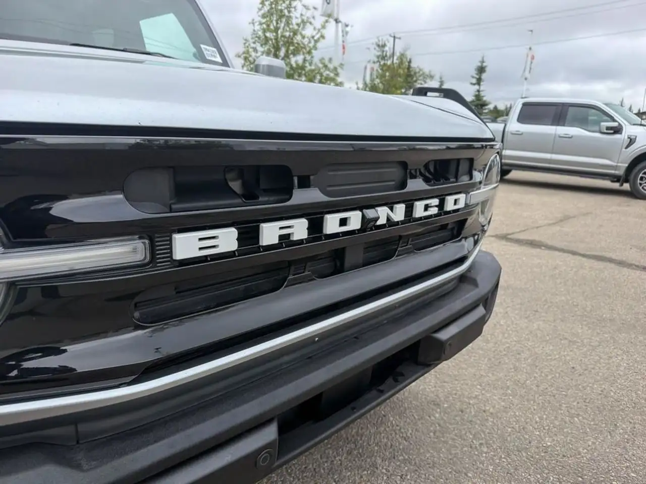 Ford Bronco - Image 9