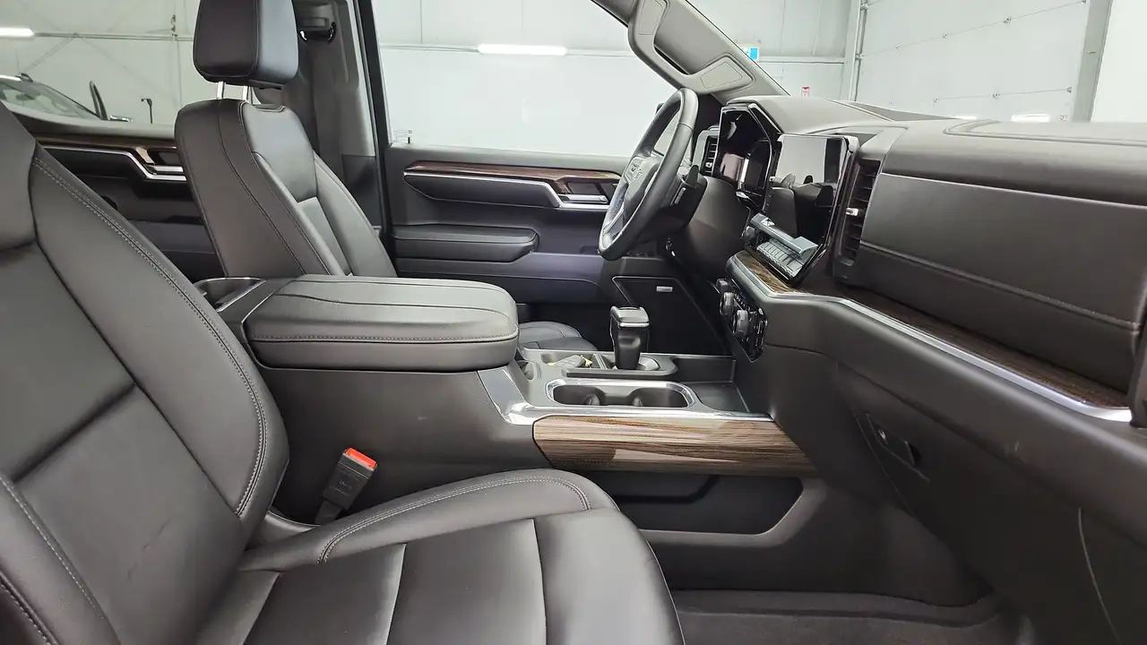Chevrolet Silverado 1500 - Image 31