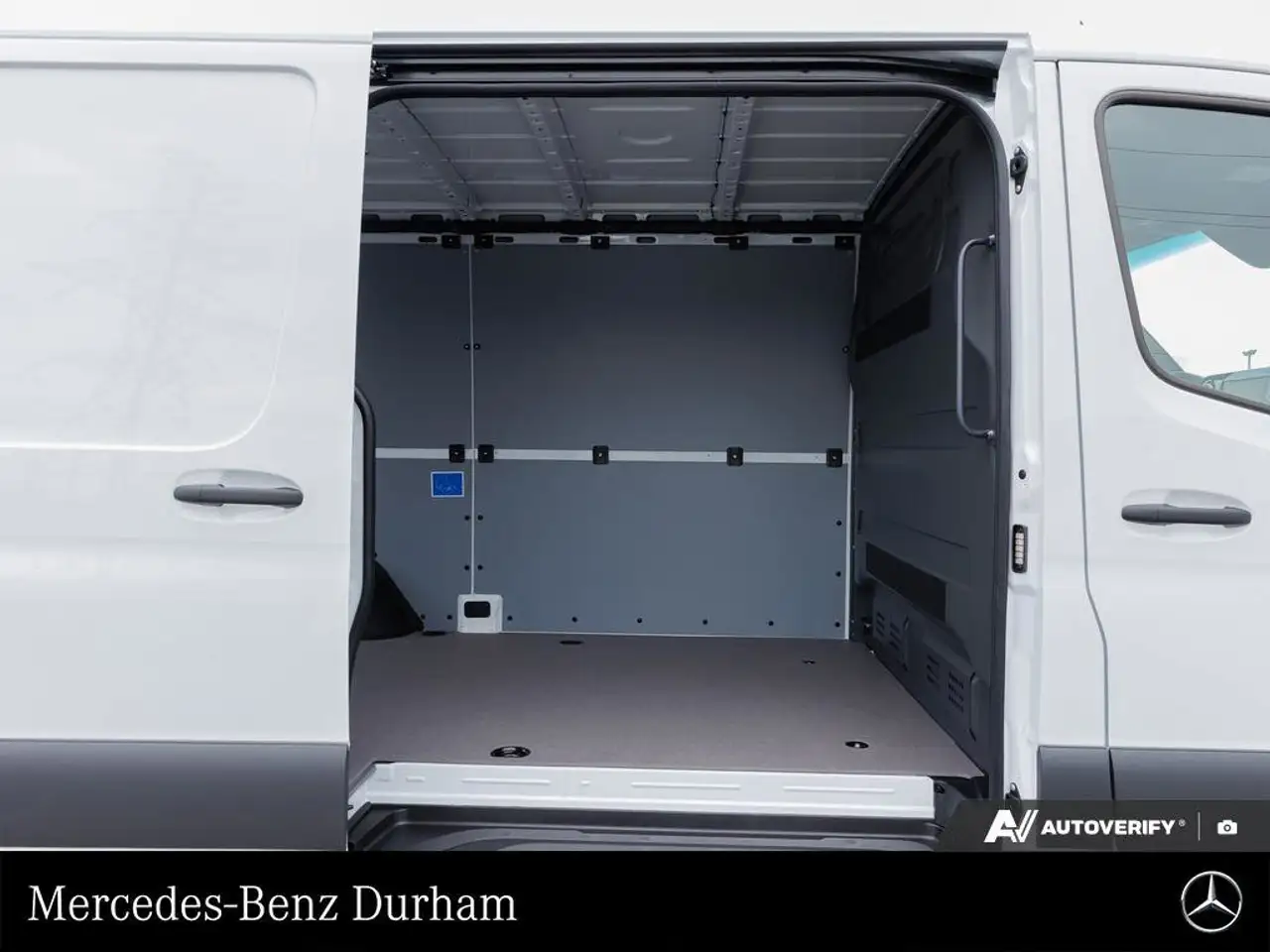Mercedes-Benz Sprinter - Image 26
