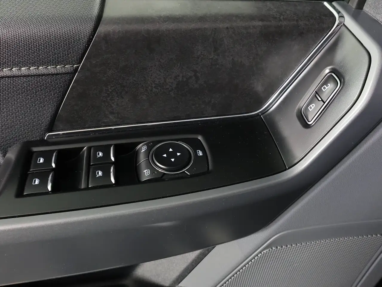 Ford F-150 - Image 18