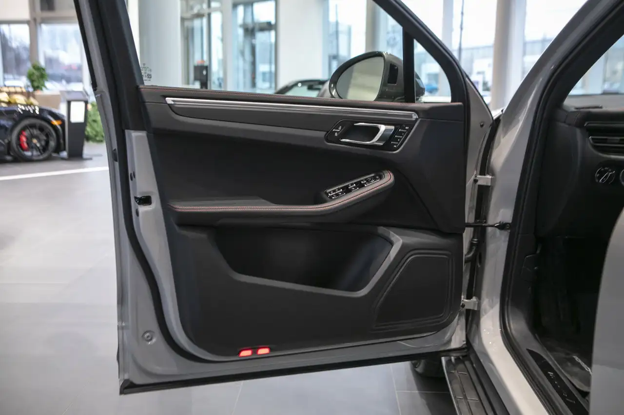 Porsche Macan - Image 8