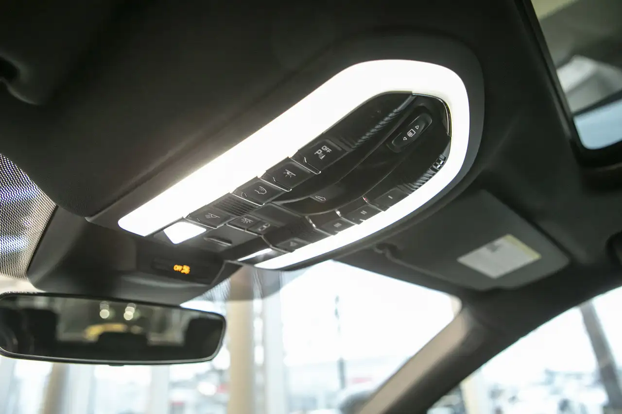 Porsche Macan - Image 20