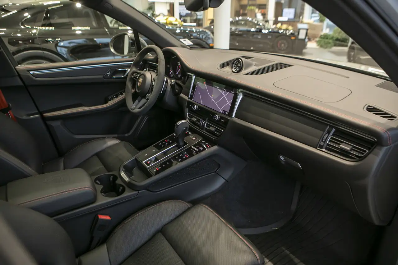 Porsche Macan - Image 22