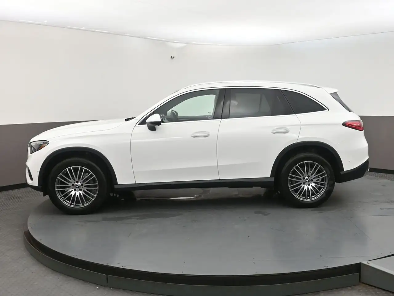 Mercedes-Benz GLC - Image 37