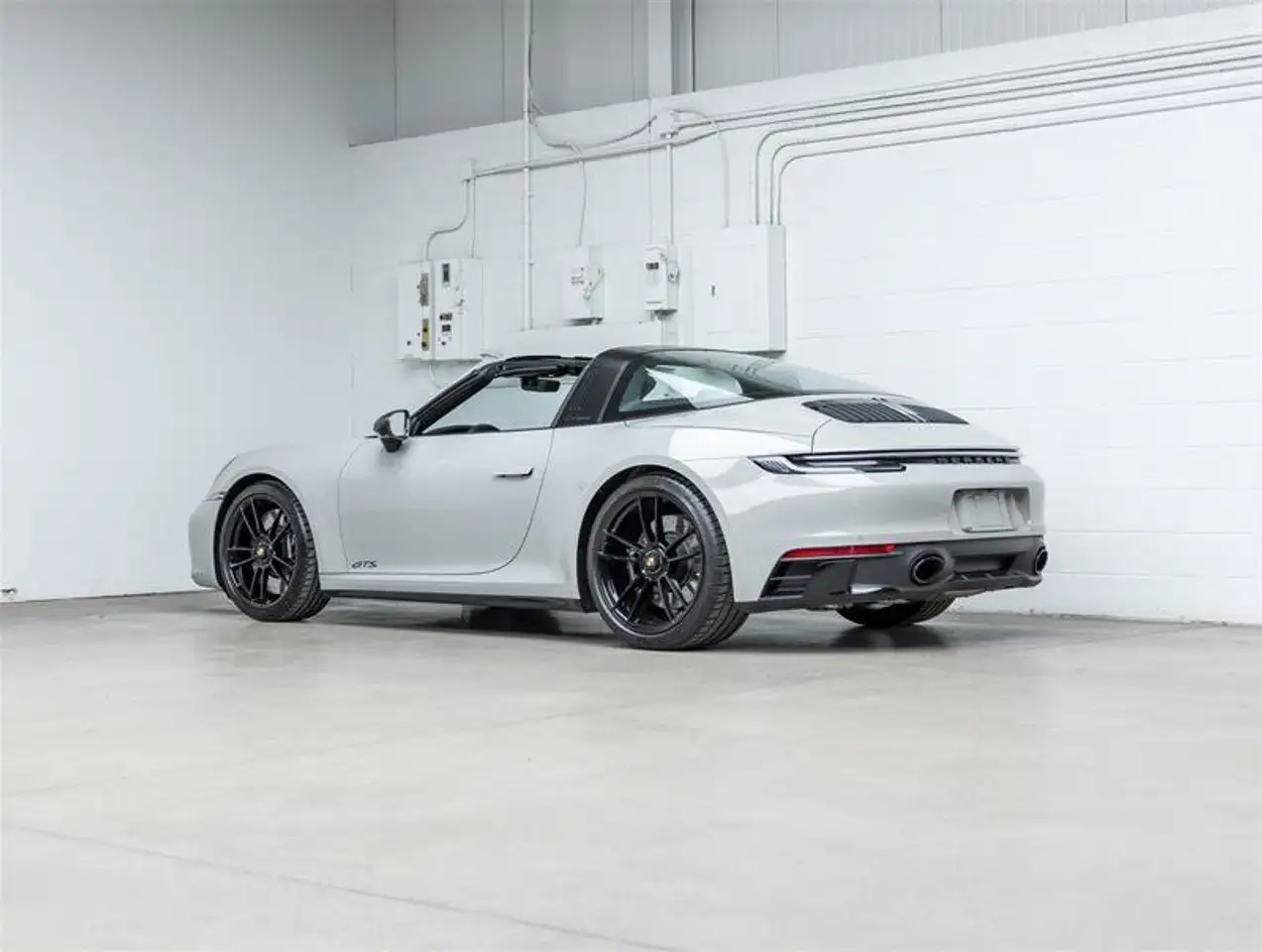 Porsche 911 - Image 14