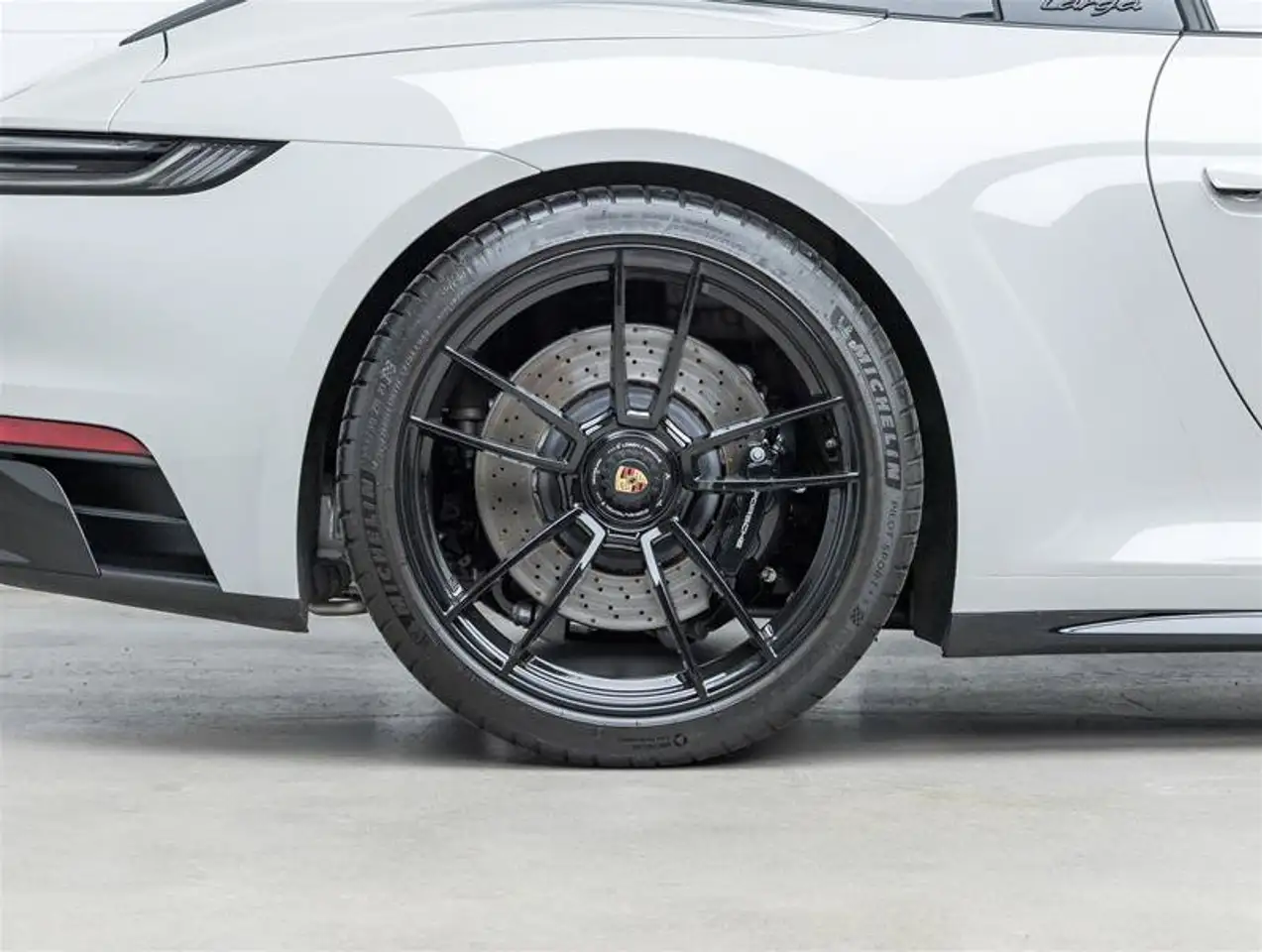 Porsche 911 - Image 25