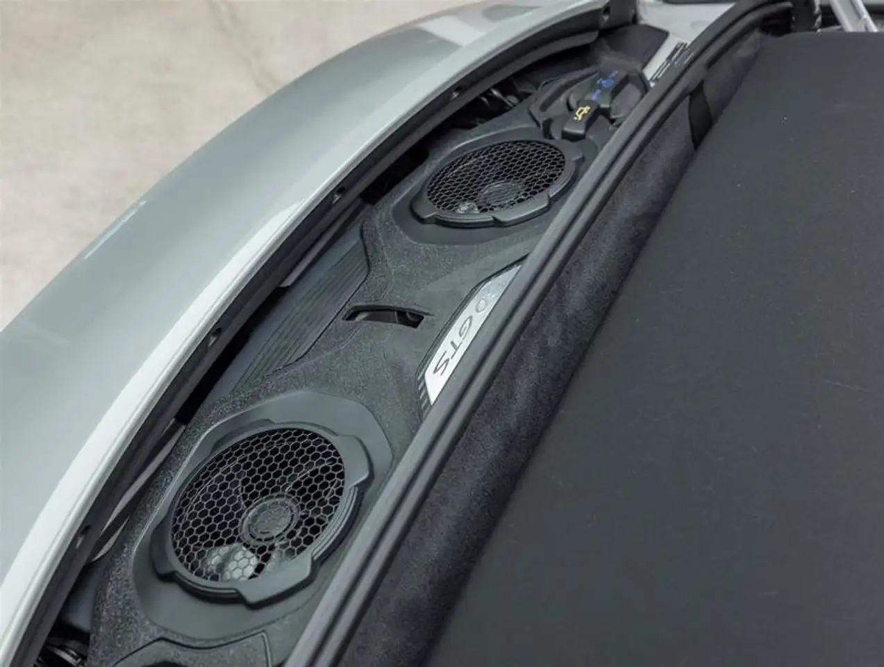 Porsche 911 - Image 22