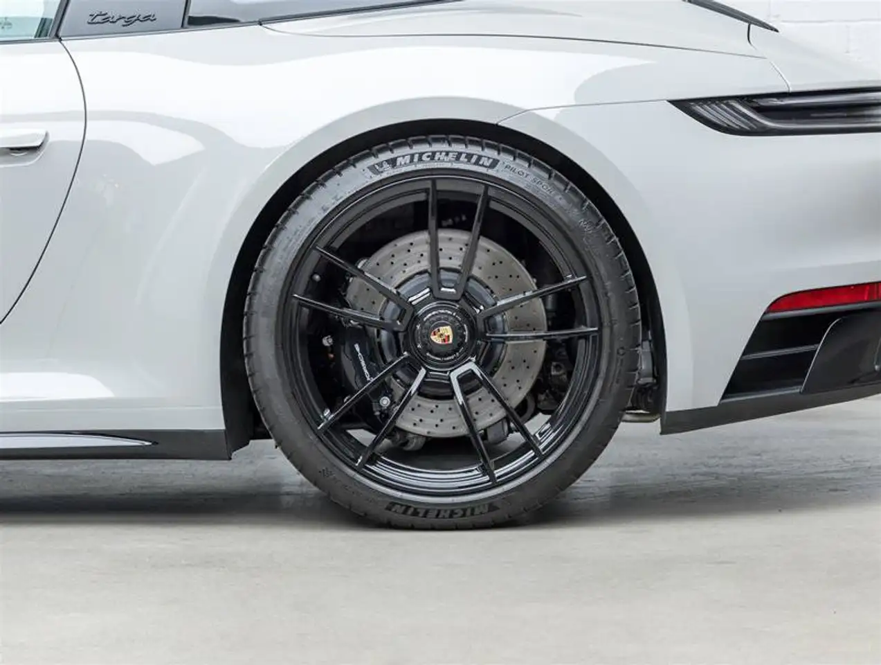 Porsche 911 - Image 13
