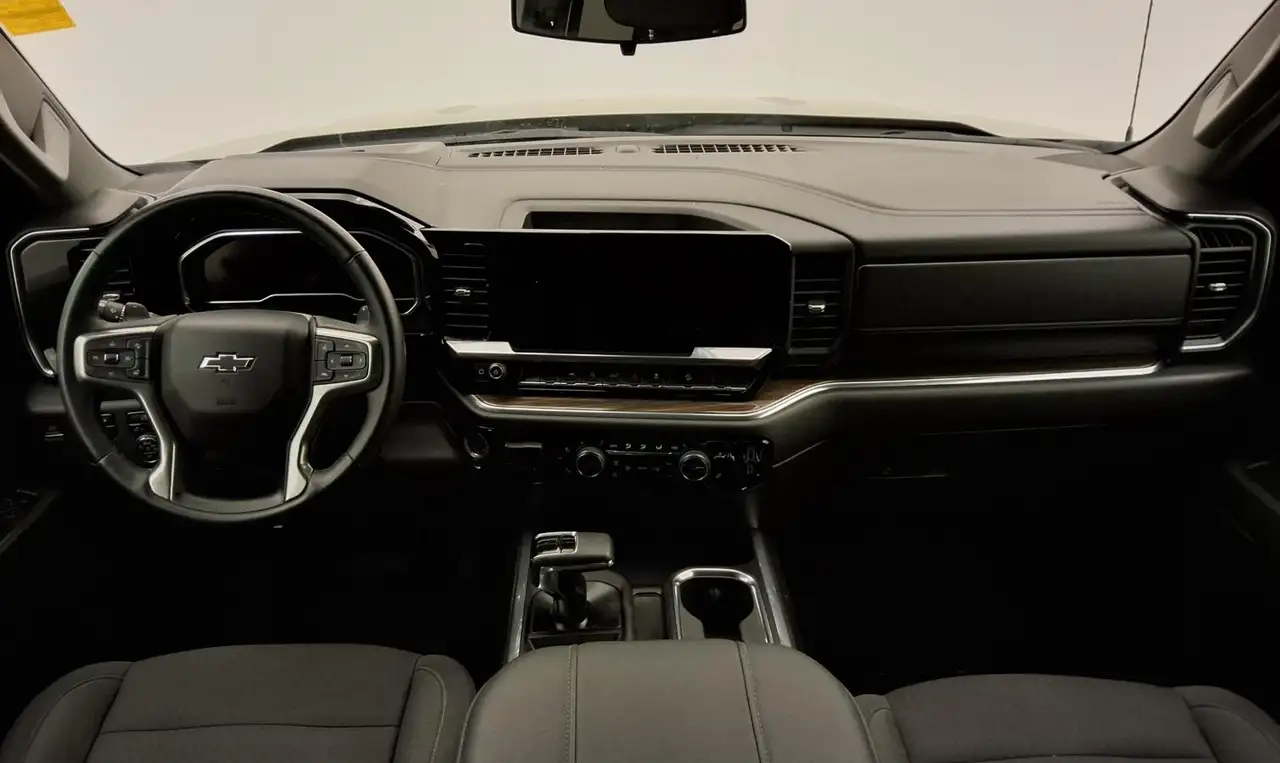 Chevrolet Silverado 1500 - Image 15
