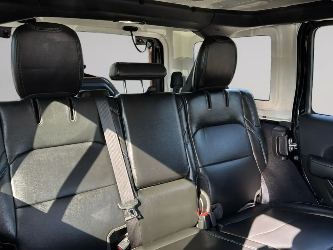 Jeep Wrangler - Image 14