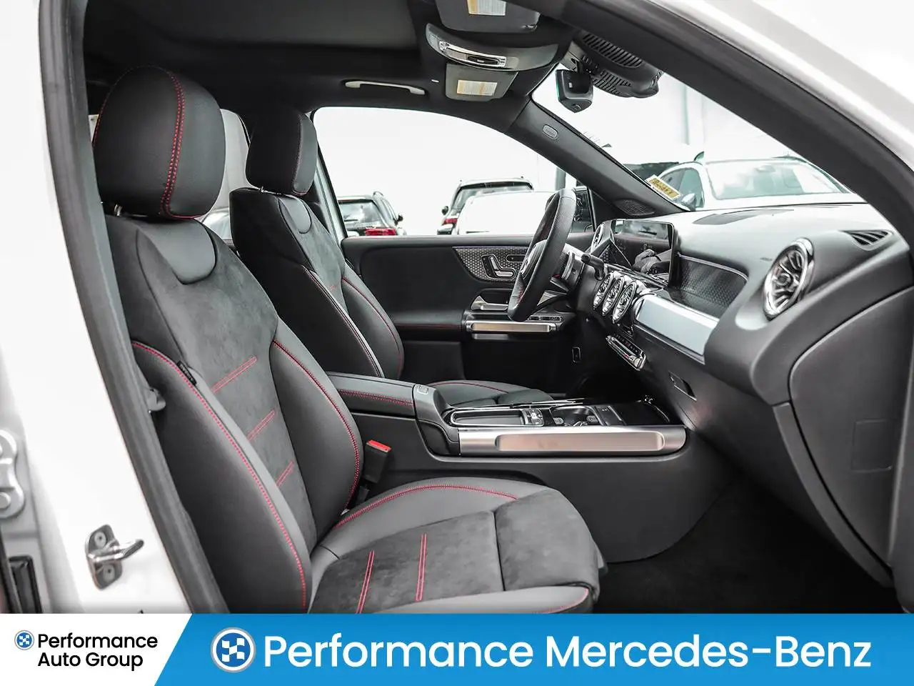 Mercedes-Benz GLB - Image 14
