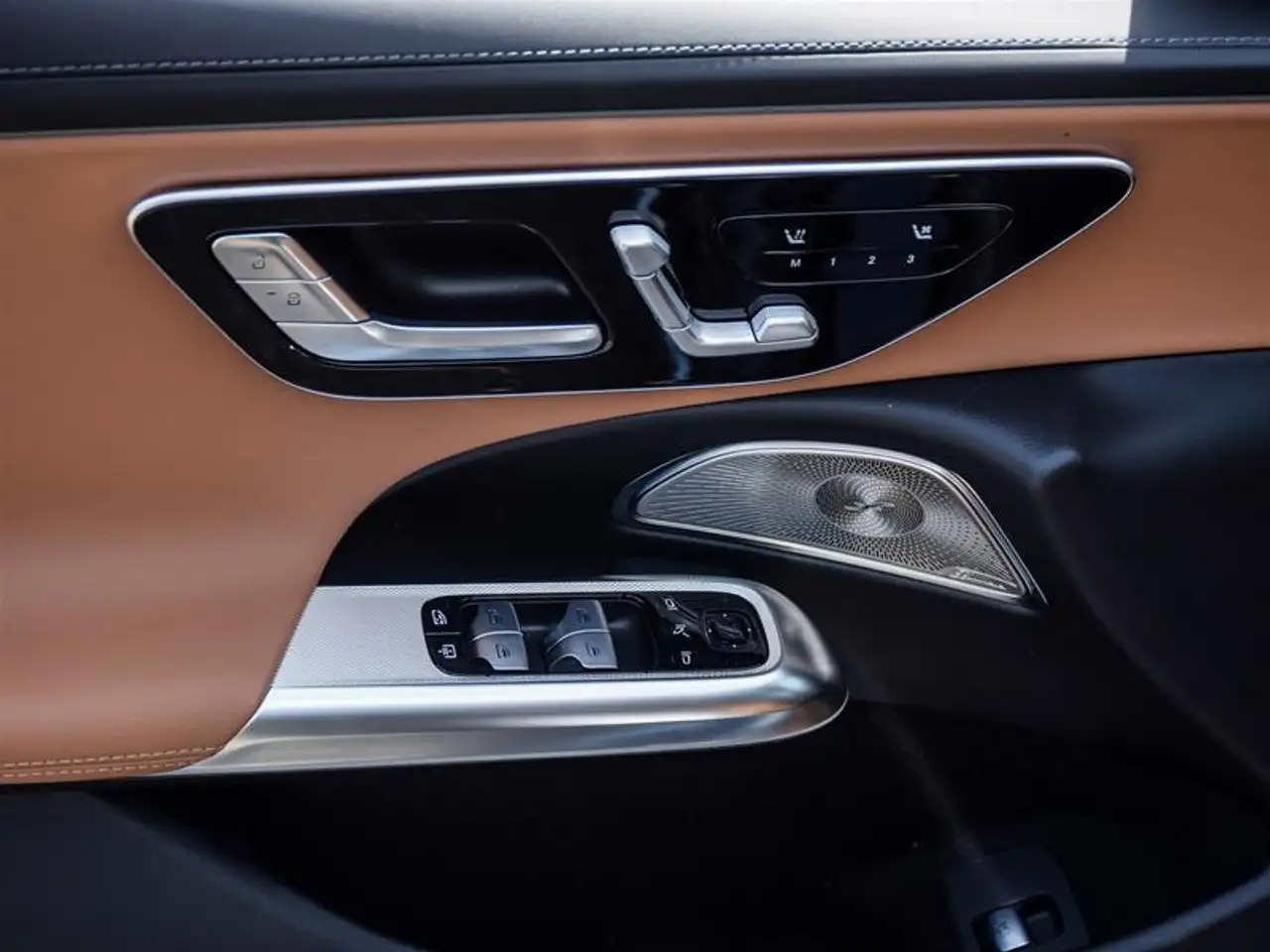 Mercedes-Benz E-Class - Image 12