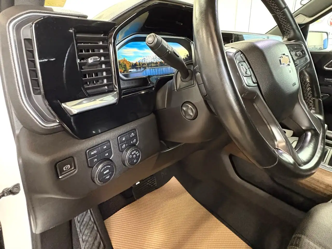 Chevrolet Silverado 1500 - Image 12